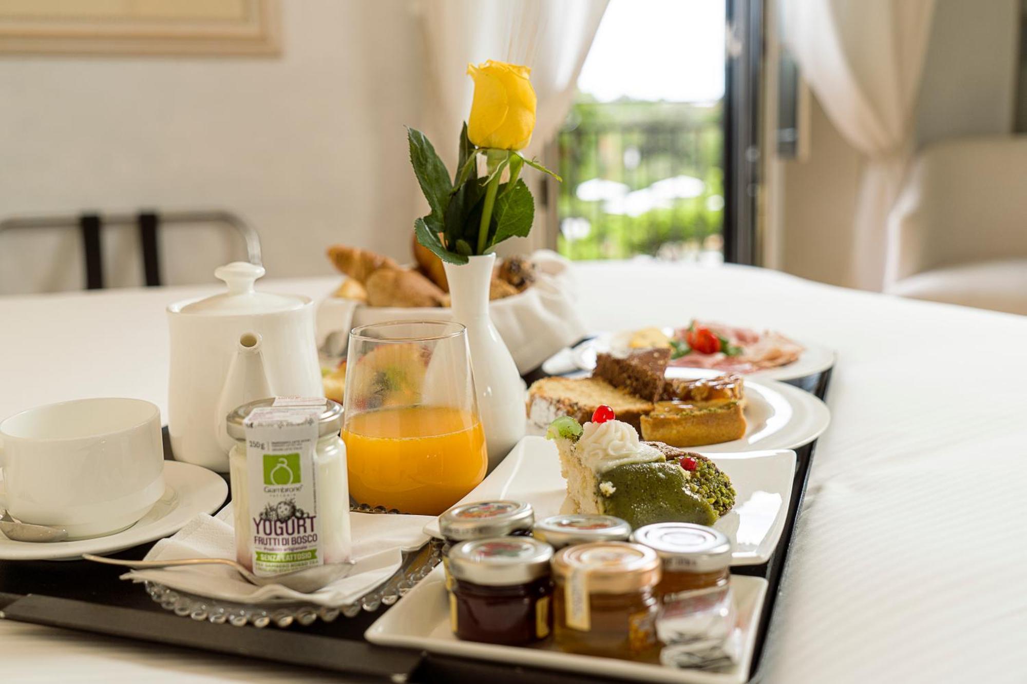 Villa Athena Resort Αγκριτζέντο Εξωτερικό φωτογραφία A breakfast tray