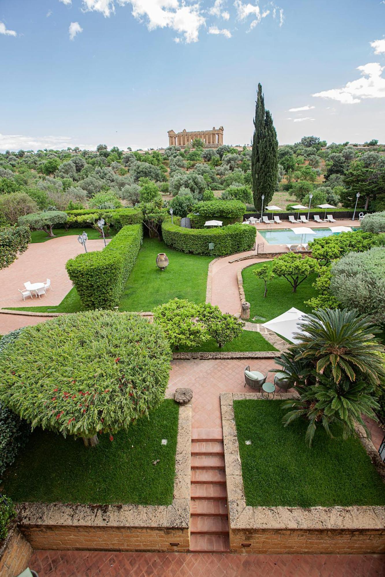 Villa Athena Resort Αγκριτζέντο Εξωτερικό φωτογραφία The gardens of the hotel