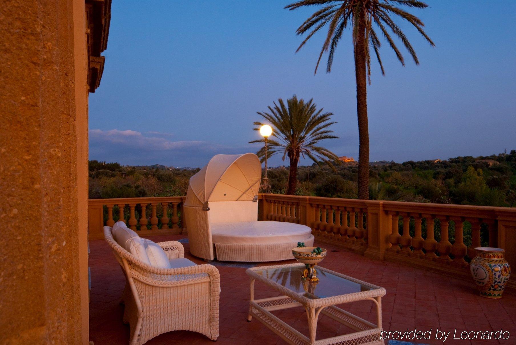 Villa Athena Resort Αγκριτζέντο Δωμάτιο φωτογραφία Terrace at the hotel