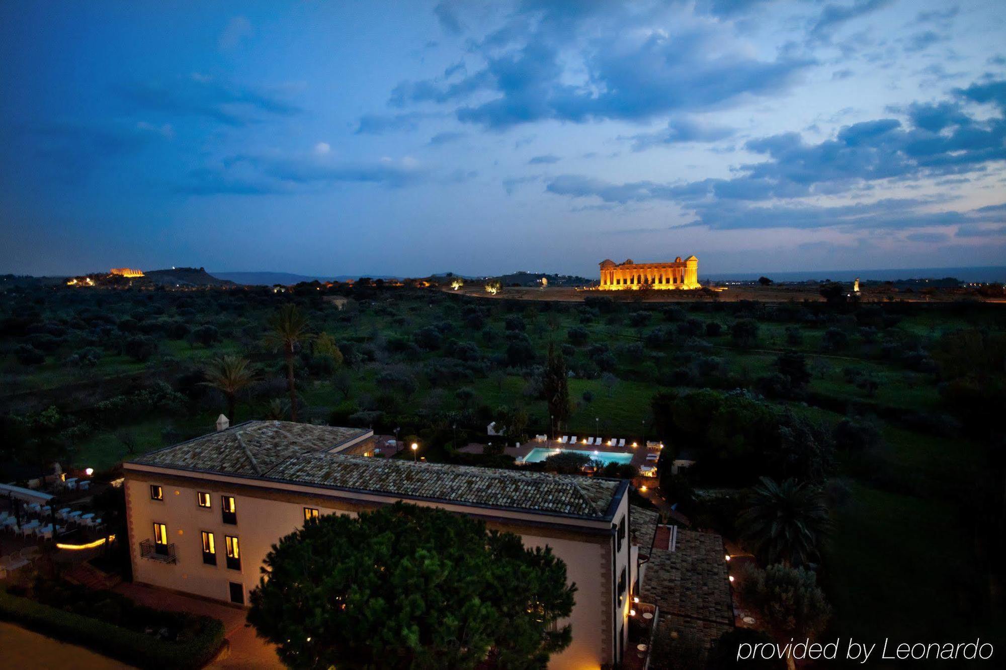 Villa Athena Resort Αγκριτζέντο Εξωτερικό φωτογραφία View of the Acropolis of Paestum from the Hotel